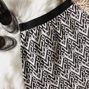 Like New Black and White Skirt